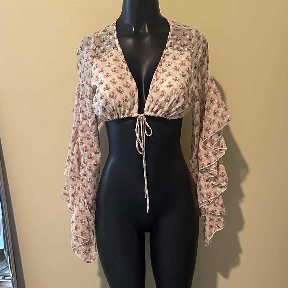 Floral Ruffle Sleeve Crop Top